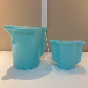 Tupperware creamer & sugar